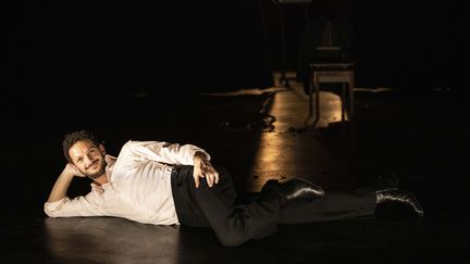 Vincent Dedienne au théâtre des Bouffes du Nord (JEAN-LOUIS FERNANDEZ)