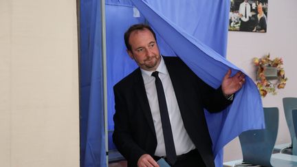 Christophe Arend, alors candidat La République en marche aux élections législatives, vote au second tour, à Petite-Rosselle (Moselle), le 18 juin 2017. (MAXPPP)