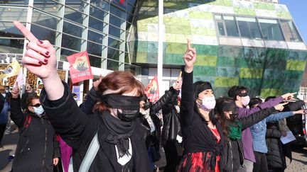 Manifestation organisée à Mulhouse le 6 mars 2021 pour célébrer la journée internationale des droits des femmes. (DAREK SZUSTER / MAXPPP)