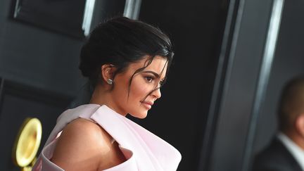 Kylie Jenner arrive aux Grammy Awards à Los Angeles, le 10 février 2019.&nbsp; (VALERIE MACON / AFP)