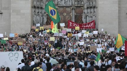 Manifestation &agrave; Sao Paulo (Br&eacute;sil), le 18 juin 2013. (MIGUEL SCHINCARIOL / AFP)