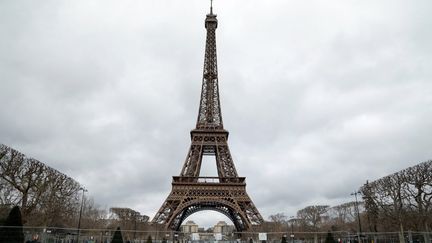 La tour Eiffel, à Paris (2024). (MOHAMAD SALAHELDIN ABDELG ALSAYE / ANADOLU / AFP)