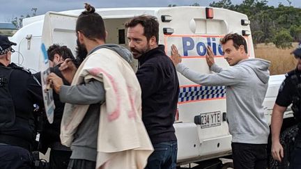 Le journaliste Hugo Clément lors de son arrestation en Australie le 22 juillet 2019. (HUGO CLEMENT / FACEBOOK)