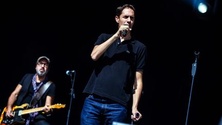 Grand Corps Malade sur scène à La Courneuve, lors de la Fête de l'Huma le 16 septembre 2018 (CHRISTOPHE PETIT TESSON / EPA)