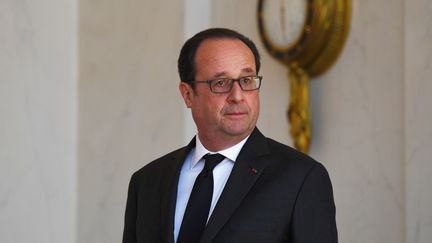 Le président de la République, François Hollande, à l'Elysée, le 12 avril 2017. (GABRIEL BOUYS / AFP)