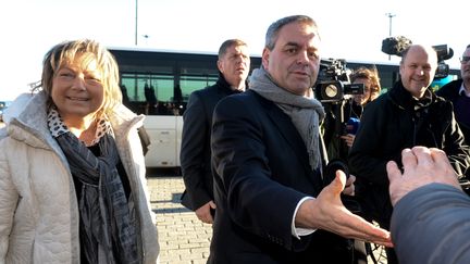 Xavier Bertrand,&nbsp;président de la région Nord-Pas-de-Calais-Picardie, et la maire de Calais Natacha Bouchart à Calais, le 25 janvier 2016. (DENIS CHARLET / AFP)