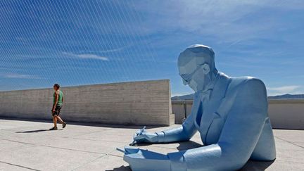 La statue de Le Corbusier signée Oar-ïto exposée au MaMo
 (¨Reuters / Jean-Paul Pelissier)