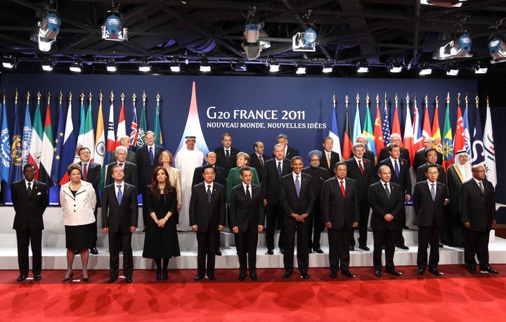 La photo de famille du sommet du G20 de Paris, le 3 novembre 2011. (LAN HONGGUANG / XINHUA /AFP)