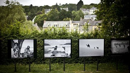  (La Gacilly... au coeur du Morbihan, la fête de la photo © Radio France / Jean-Luc Grzeskowiak)