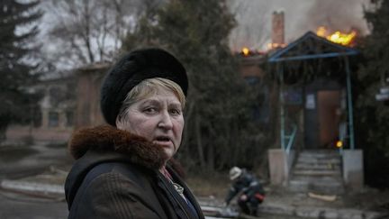 &nbsp; (Les combats s'intensifient dans l'est de l'Ukraine à quelques heures de la mise en place du cessez-le-feu. Des villages aux alentours de Debaltseve sont bombardés.  © Reuters)