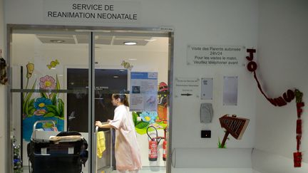 L'unit&eacute; de soins intensifs n&eacute;onatals de l'h&ocirc;pital de Chamb&eacute;ry (Savoie), le 5 janvier 2014. (PHILIPPE DESMAZES / AFP)