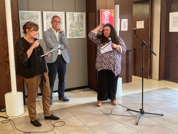 De gauche à droite, Maëtte Chantrel, Jean-Michel Le Boulanger et Mélani Le Bris lors de la conférence de présentation le 18 mai 2022 du festival Etonnants Voyageurs (Laurence Houot / FRANCEINFO CULTURE)