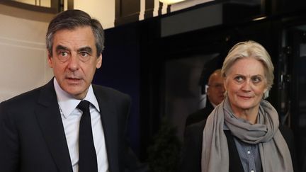 François et Penelope Fillon avant le débat pour la présidentielle organisée par TF1, à Aubervilliers (Seine-Saint-Denis), le 20 mars 2017. (AFP)