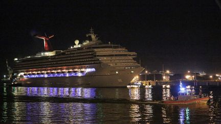 Le "Carnival Triumph", le 14 f&eacute;vrier 2013 &agrave; Mobile (Alabama, Etats-Unis). (DAN ANDERSON / AFP)