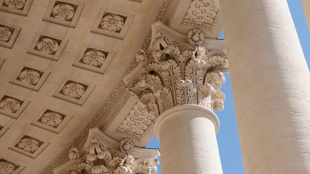 &nbsp; (Péristyle du tambour du dôme du Panthéon, plafond à caissons ©-Benjamin-Gavaudo / Centre des monuments nationaux)