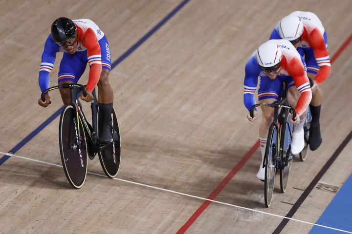 L'équipe de France de vitesse par équipes lors des qualifications, le 3 août 2021 à Tokyo. (ODD ANDERSEN / AFP)