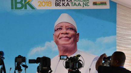 Affiche électorale du président malien sortant, Ibrahim Boubacar Keita, lors d'une conférence de presse à son QG de campagne à Bamako le 30 juillet 2018.  (ISSOUF SANOGO / AFP)