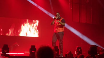 Le rappeur Dinos sur scène lors du Printemps de Bourges, le 19 avril 2023 (GUILLAUME SOUVANT / AFP)