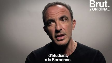 Souvent, c'est Nikos Aliagas qui raconte les moments qui ont changé la vie de personnalités. Voici les cinq moments qui ont changé la sienne.