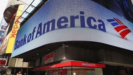 Devant une agence bancaire&nbsp;Bank of America, &agrave; Times Square (New York), le 22 juin 2012.&nbsp; (BRENDAN MCDERMID / REUTERS)