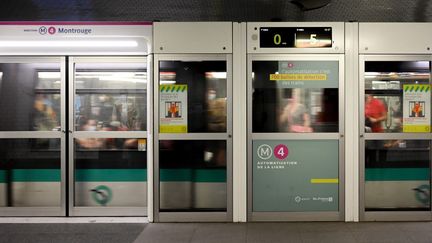 Sur la ligne 4 du métro parisien, le 13 septembre 2020. (ESTELLE RUIZ / HANS LUCAS / AFP)