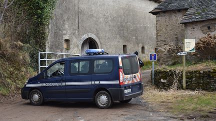 Un véhicule de gendarmerie à Cassaniouze (Cantal), le 21 février 2022. (MAXPPP)