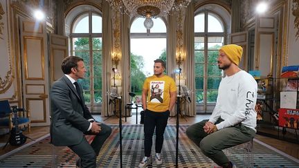 Capture écran Youtube de la vidéo de McFly &amp; Carlito avec Emmanuel Macron, le 23 mai 2021. (MCFLY & CARLITO)