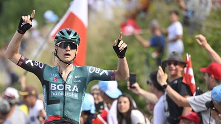 Aleksandr Vlasov (Bora-hasngrohe), lors de sa victoire sur la 5e étape du Tour de Suisse, à Novazzano, le 16 juin 2022. (GIAN EHRENZELLER / KEYSTONE via MaxPPP)