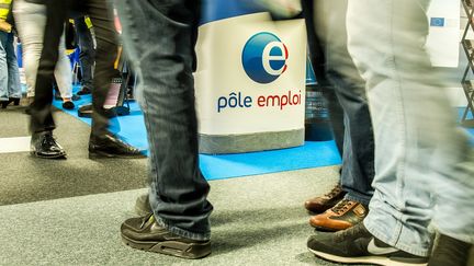 Le stand de P&ocirc;le emploi au Salon pour l'emploi de Lille, le 28 mai 2015. (PHILIPPE HUGUEN / AFP)