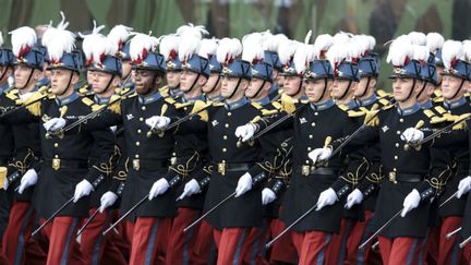 &nbsp; (Les élèves de l'Ecole Spéciale Militaire de Saint-Cyr Coëtquidan défilent sur les Champs Elysées©MAXPPP)