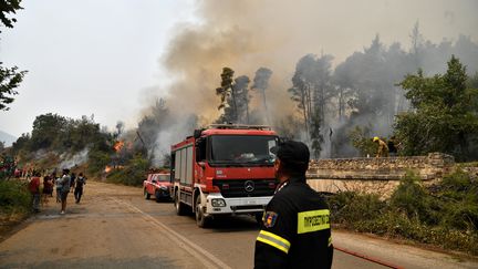 Grèce : le feu se rapproche d’Athènes