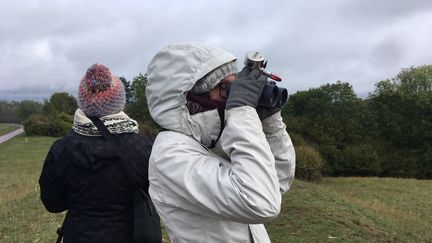 Des guetteurs d'oiseaux le 5 octobre 2019 près de Vaudémont (Meurthe-et-Moselle). Illustration (GUILLEMETTE FRANQUET / FRANCE BLEU SUD LORRAINE / RADIO FRANCE)