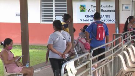 Guyane : des Brésiliens traversent la frontière pour se faire vacciner