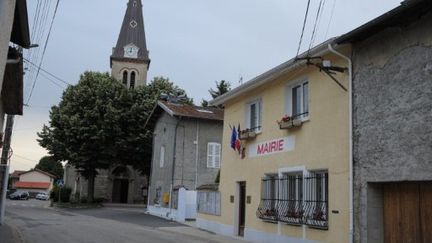 Dans le village de Niévroz (Ain) où l'enfant de 5 ans a été enlevée dans l'après-midi du 12 juin 2011 (AFP - JEAN-PHILIPPE KSIAZEK)