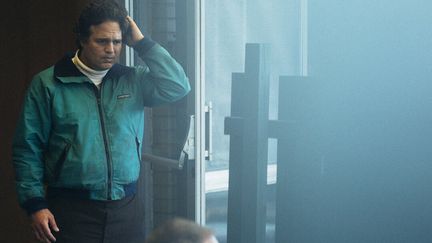 Mark Ruffalo incarne Thomas, qui souffre de schizophrénie paranoiaque (ici à l'image) et aussi son frère plus solide Dominick. (HBO)