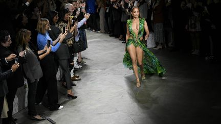 Jennifer Lopez&nbsp;au défilé Versace SS20 Milan Fashion Week - Milan, Italie 20/09/2019&nbsp; (IK ALDAMA / IK ALDAMA)