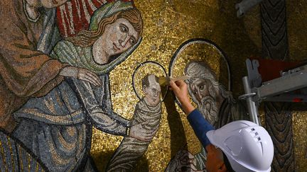 Le public pourra visiter les mosaïques du baptistère de Florence fin février 2023. (VINCENZO PINTO / AFP)