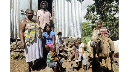 née en République dominicaine de parents haïtiens en 1952, avec Leguisie Louis, son époux, à La Loma, dans la province orientale Seibo. Le couple a 11 enfants, 32 petits-enfants et cinq arrière-petits-enfants, tous nés à La Loma.
 
 
 (  REUTERS / Ricardo Rojas )