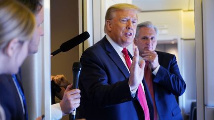 Le président américain Donald Trump s'adresse à la presse depuis la base Air Force d'Andrews, dans le Maryland, le 30 mai 2020. (MANDEL NGAN / AFP)