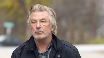 Alec Baldwin le 30 octobre 2021 dans le Vermont, près de dix jours après le drame survenu au Nouveau Mexique qui a coûté la vie à la directrice de la photographie&nbsp;Halyna Hutchins. (MEGA / GC IMAGES)