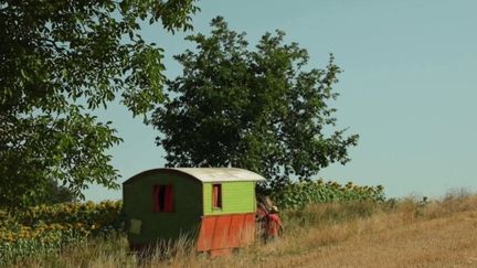 Vacances d’été :&nbsp;le voyage écolo en roulotte d'une famille toulousaine  (France 2)