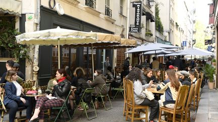 Une terrasse de restaurant à Paris, le 9 mai 2021.&nbsp; (BERTRAND GUAY / AFP)