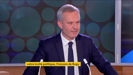 Chèque carburant : "il faut tout de suite se donner les moyens de faire face" à l'augmentation des prix du gazole, estime François de Rugy