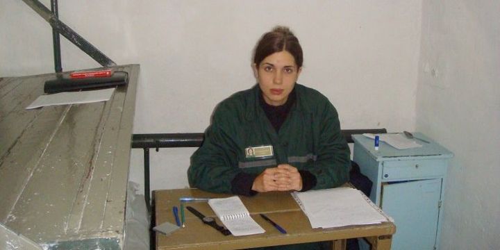 La militante des Pussy Riot, Nadejda Tolokonnikova, le 25 septembre 2013, en cellule de confinement d'une colonie prénitentiaire, dans le village de Partza.  (Ilya Shablinsky / RIA NOVOSTI)