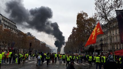 Manifestation des "gilets jaunes", samedi 24 novembre 2018 sur les Champs-Elysées, à Paris.&nbsp; (BENJAMIN ILLY / FRANCE INFO)