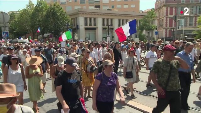 Manifestations Anti Pass Sanitaire Du 14 Aout Des Familles Presentes Dans Les Corteges