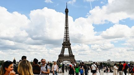 La tour Eiffel, à Paris, le 26 mai 2024. (ADRIEN FILLON / NURPHOTO / AFP)