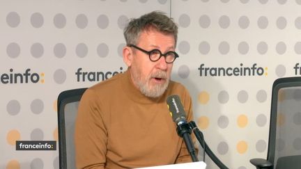 Jamy Gourmaud présente "Éclairage, chauffage, transports : la France risque-t-elle le black-out ?", diffusé mercredi 4 janvier sur France 3. (CAPTURE ECRAN / FRANCEINFO)