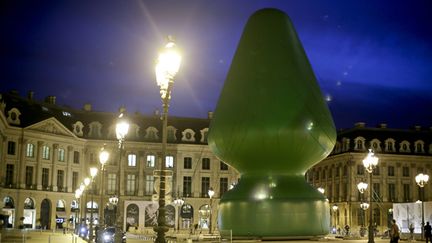 &nbsp; (L'oeuvre de McCarthy représente un sapin pour certains, un plug anal pour d'autres. © Maxppp)