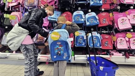 Cartables dans un hypermarché (AFP/PHILIPPE HUGUEN)